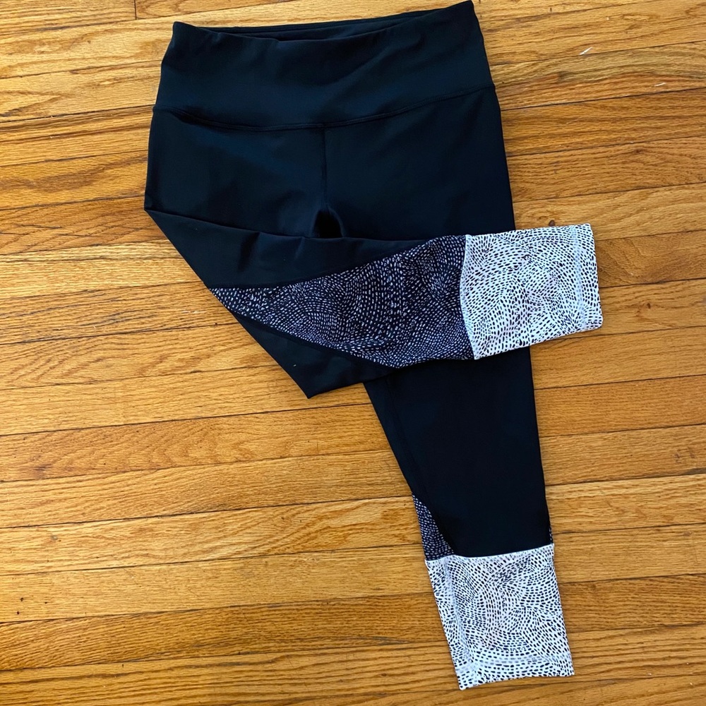 Zella Colorblock Cropped Leggings. Size Medium.